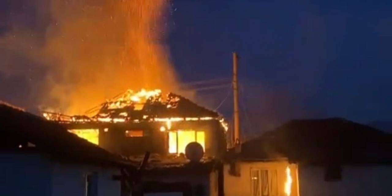 Düzce’de İftar Vakti Çıkan Yangın Evi Küle Çevirdi