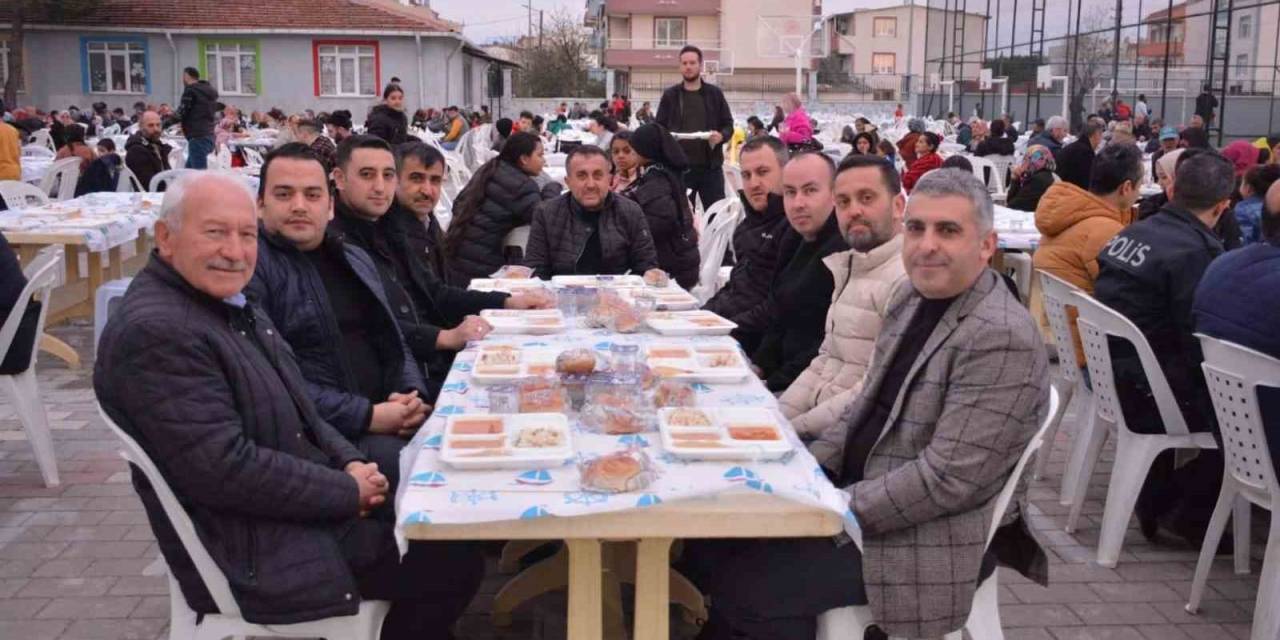 Lapseki Belediyesi’nin Sokak İftarları Devam Ediyor