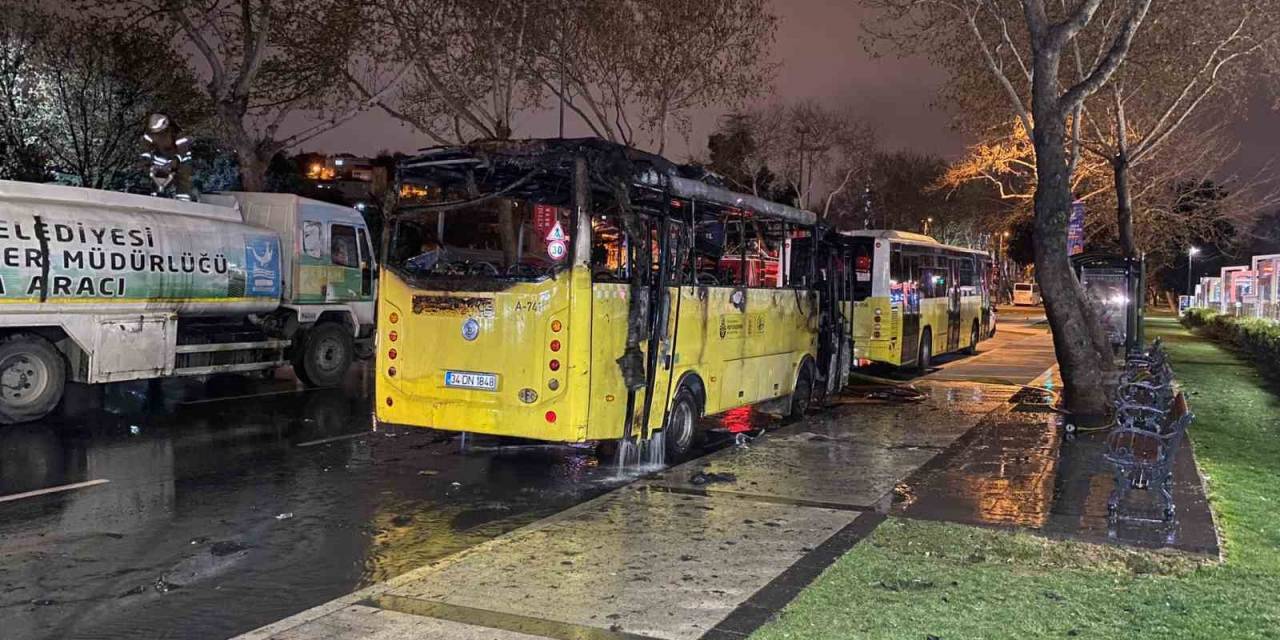 Fatih’te Bir İett Midibüsü Alev Alev Yandı