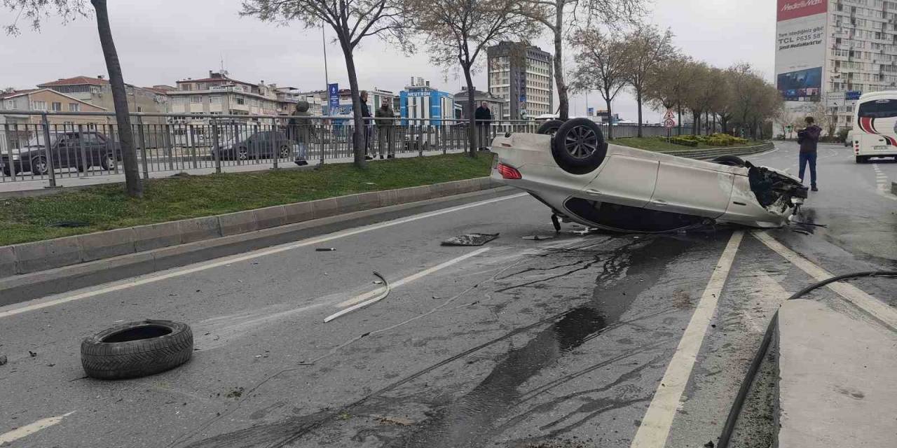 Hızını Alamayan Araç Takla Attı: 3 Yaralı