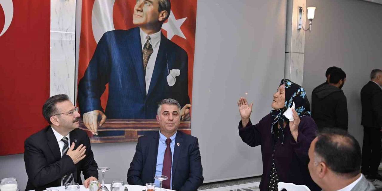 Aydın Valisi Aksoy, Romanlarla İftar Yemeğinde Buluştu