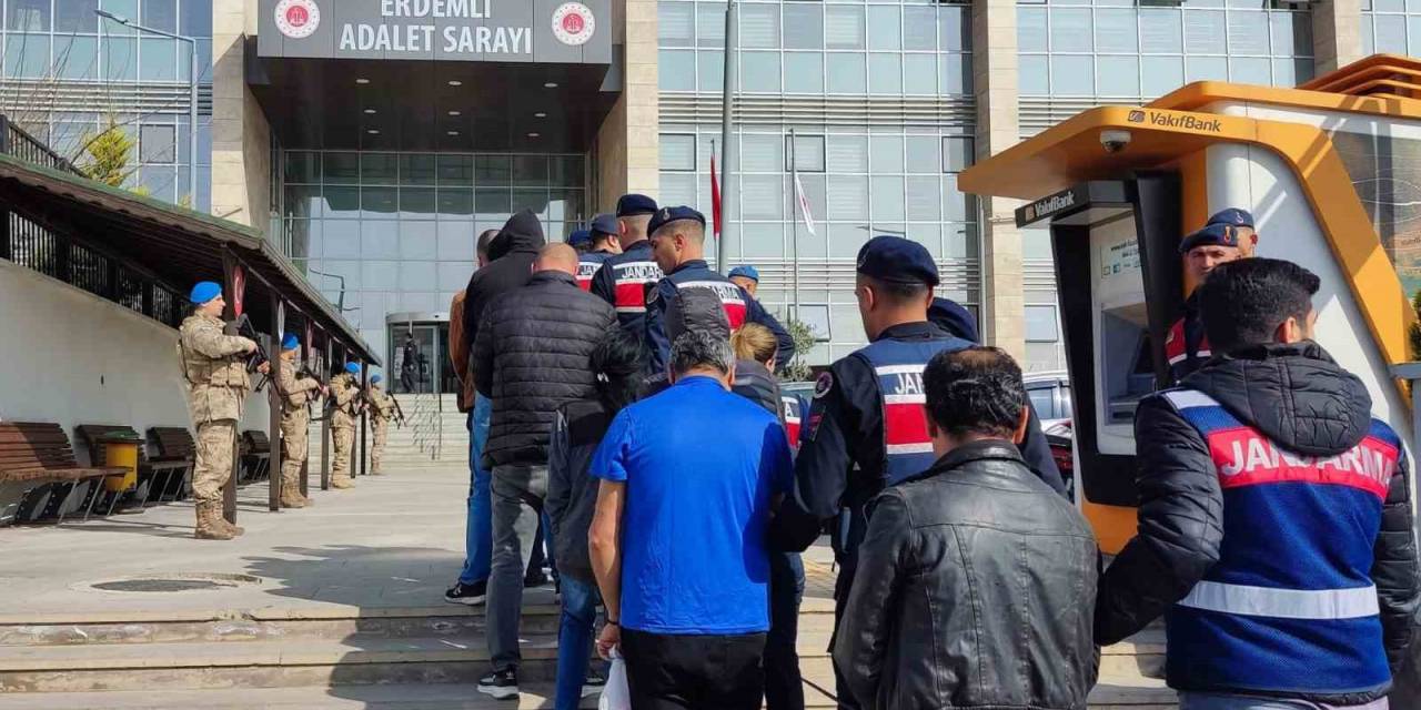 Mersin’de Jandarmanın Düzenlediği Kökünü Kurutma Operasyonunda 25 Tutuklu