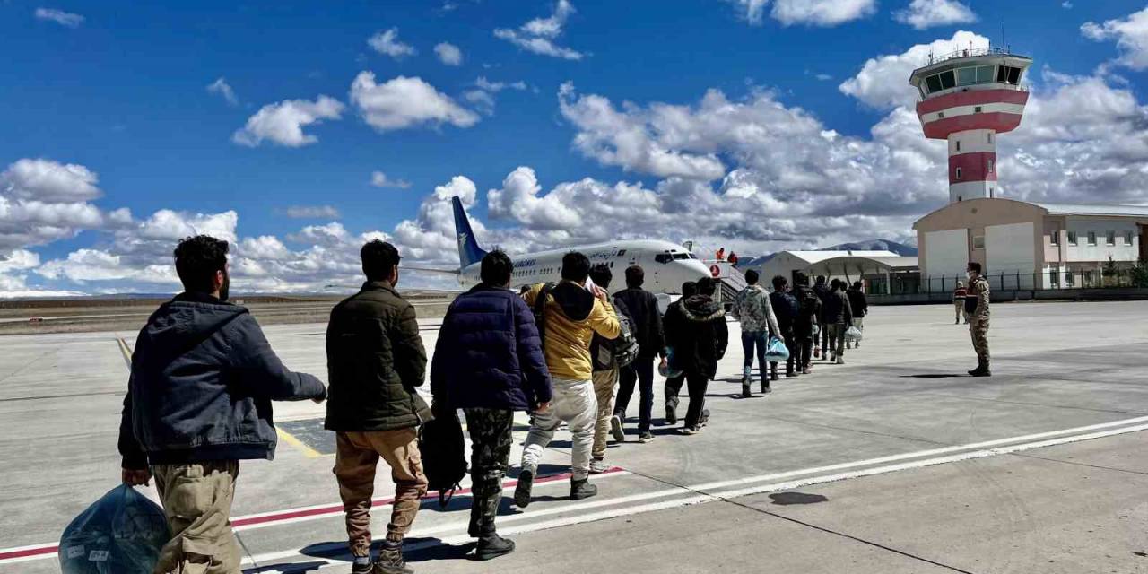 Ağrı’da 365 Afgan Göçmen Sınır Dışı Edildi