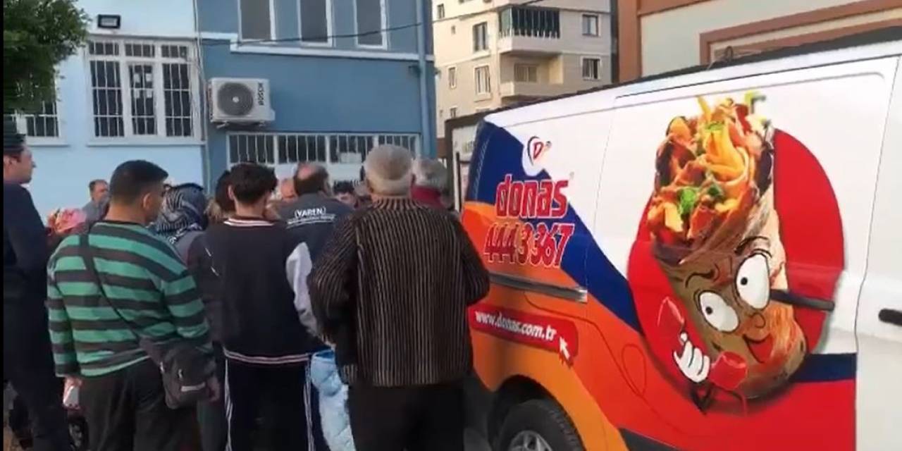 Önce Kendi Yaralarını Sardılar, Şimdi Depremzedelerin
