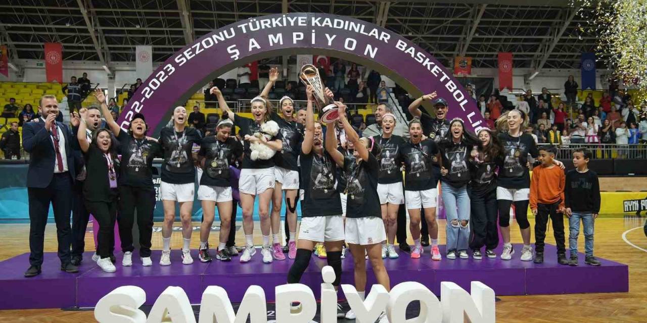 Tarsus Belediyesi Kadın Basketbol Takımı Şampiyon Oldu