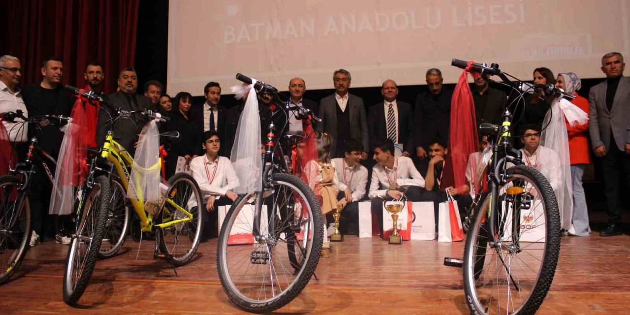 Batman’da Polis Haftası Çerçevesinde Bilgi Yarışması Final Programı Düzenlendi