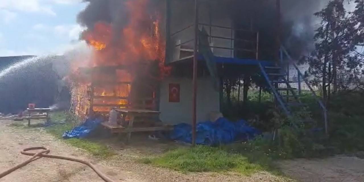 İşçilerin Kaldığı Konteyner Alevlere Teslim Oldu