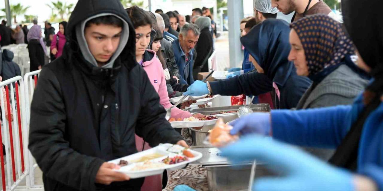 Manavgat Halkı İftarlarda Buluşmaya Devam Ediyor