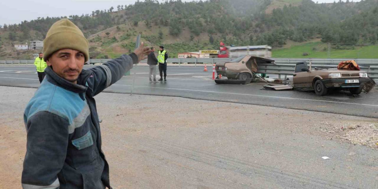 Kaza Yapan Otomobil İkiye Bölündü