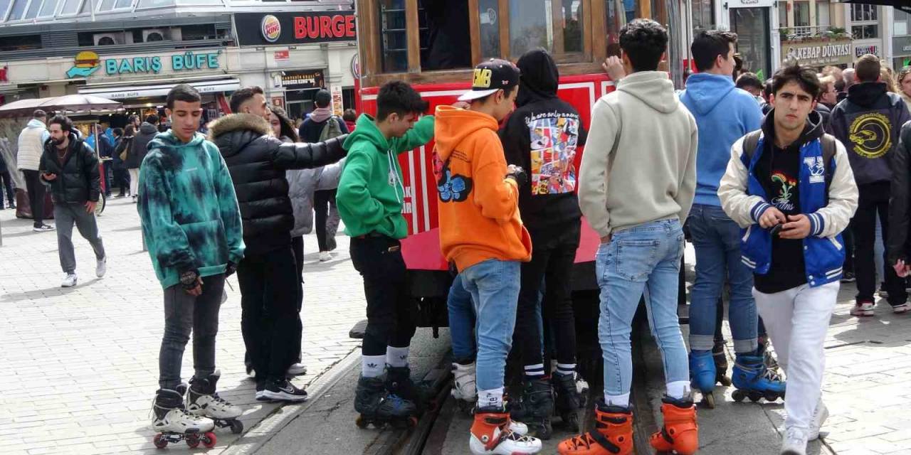 Nostaljik Tramvayda Paten Kuyruğu