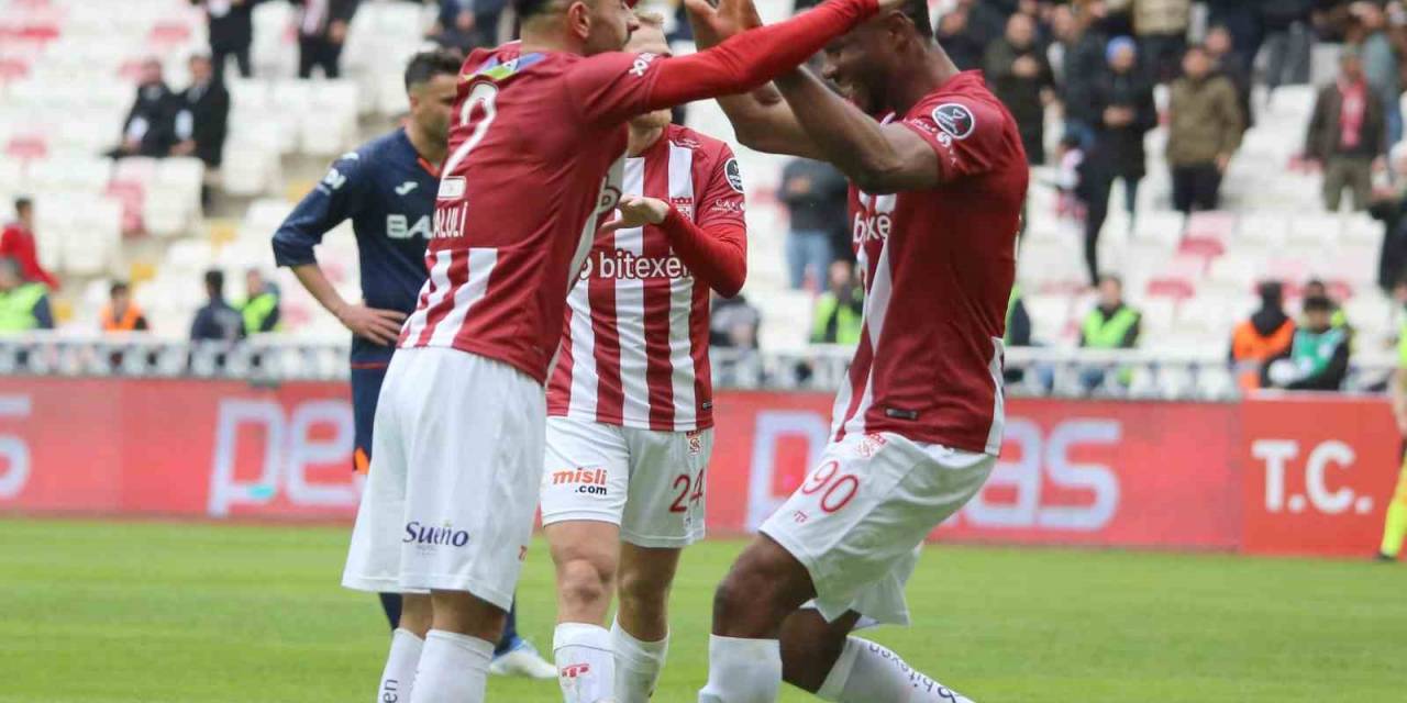 Spor Toto Süper Lig: Dg Sivasspor: 1 - Medipol Başakşehir: 0 (ilk Yarı)