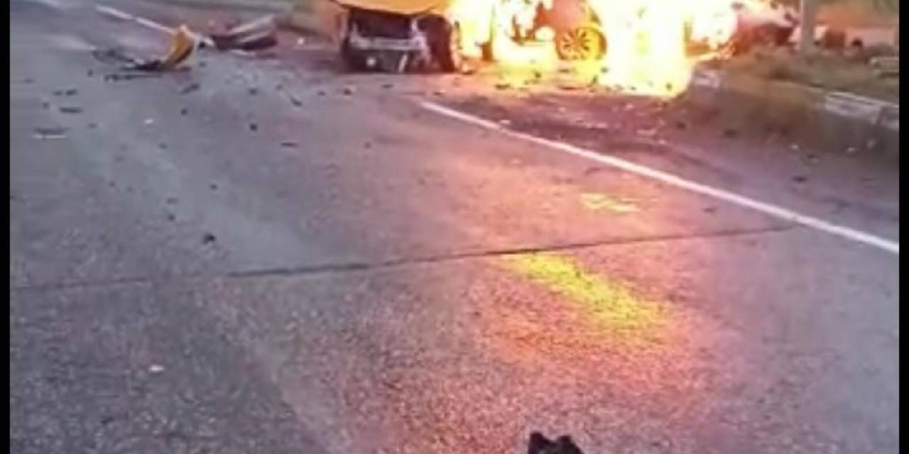 Otomobiller Kavşakta Çarpıştı, Araçlar Cayır Cayır Yandı: 8 Yaralı
