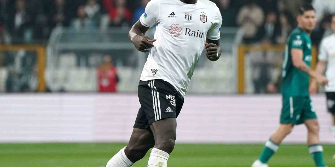 Spor Toto Süper Lig: Beşiktaş: 2 - Giresunspor: 1 (ilk Yarı)