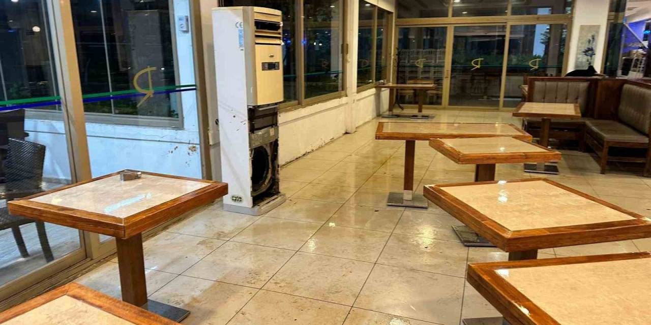 Balıkesirsporlu Taraftarlar, Akhisar’da Futbolculara Saldırdı