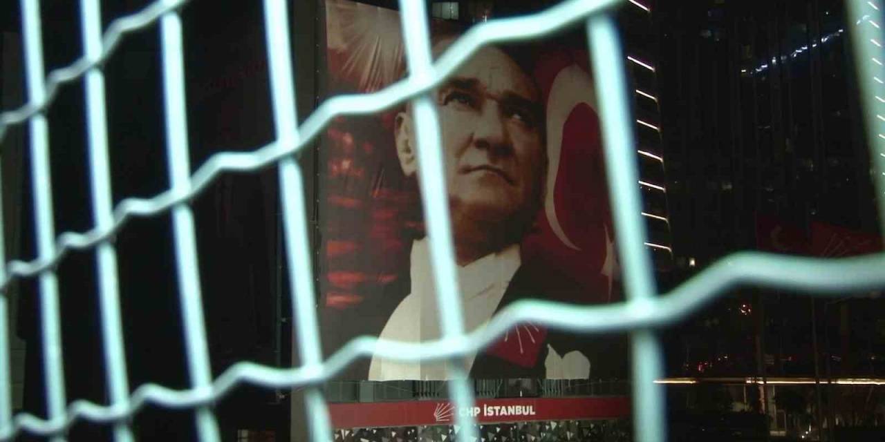 Chp Aday Listelerine Giremeyen Romanlar, Chp İstanbul İl Binası Önünde Eylem Yaptı