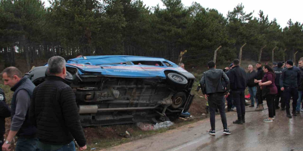 Otobüs Jandarma Aracına ve Minibüse Çarptı: 14 Yaralı