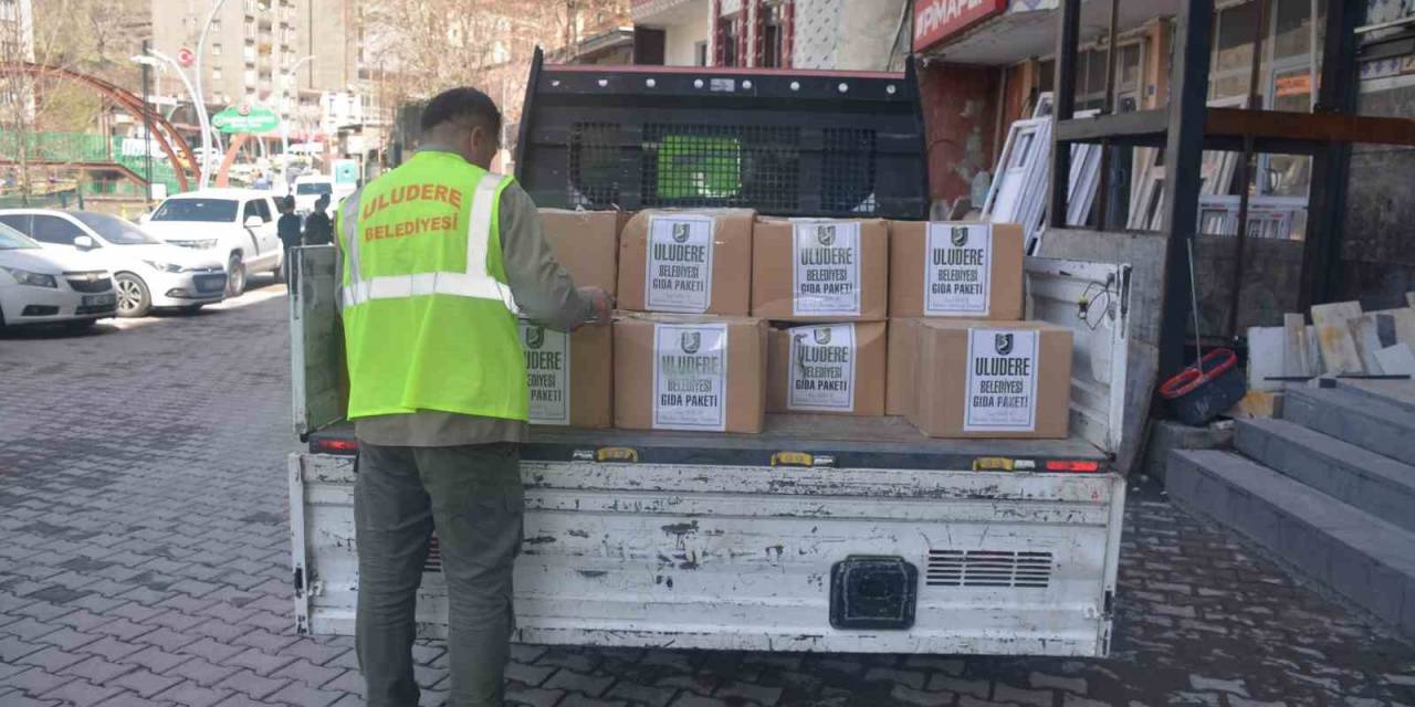 Uludere’de Yardıma Muhtaç Ailelere 4 Bin Yardım Kolisi Dağıtıldı