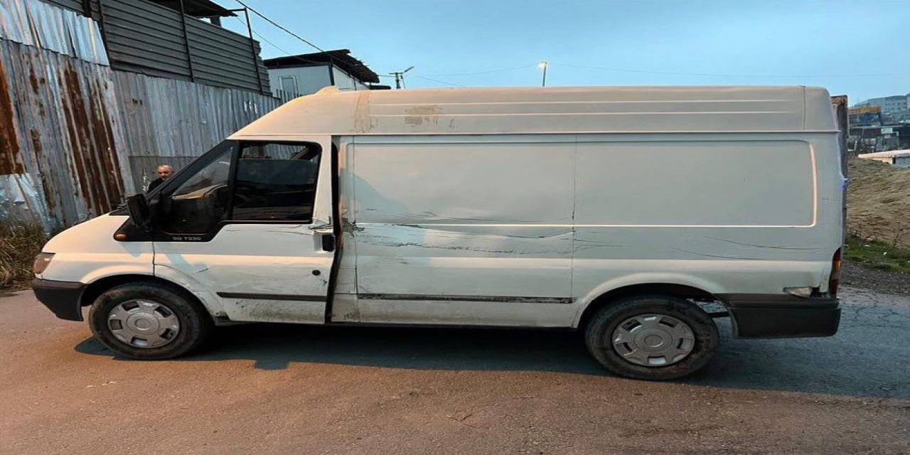 Beylikdüzü’nde Hırsızlar Kaçtı, İhbarı Yapan Aile Polislerle Birlikte Kovalamacaya Katıldı