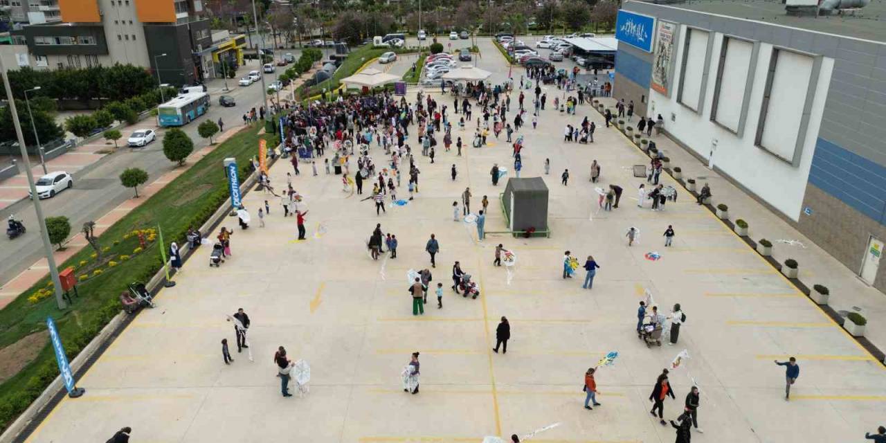 Depremzede Çocuklar İçin ’uçurtma Şenliği’ Düzenlendi