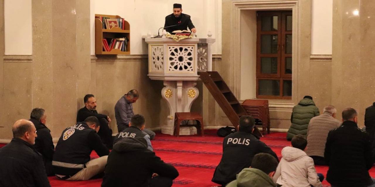 Polis Haftası’nda İlçelerde Şehitler İçin Mevlit Okutuldu