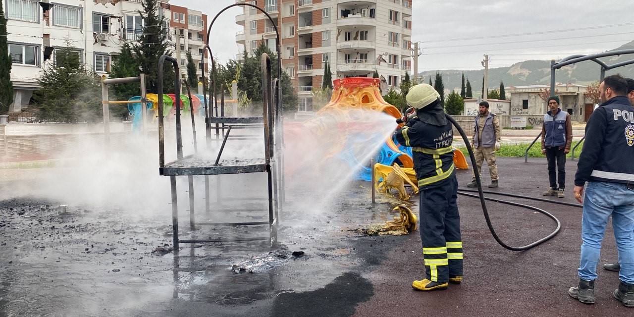 Çocuk Oyun Alanında Korkutan Yangın