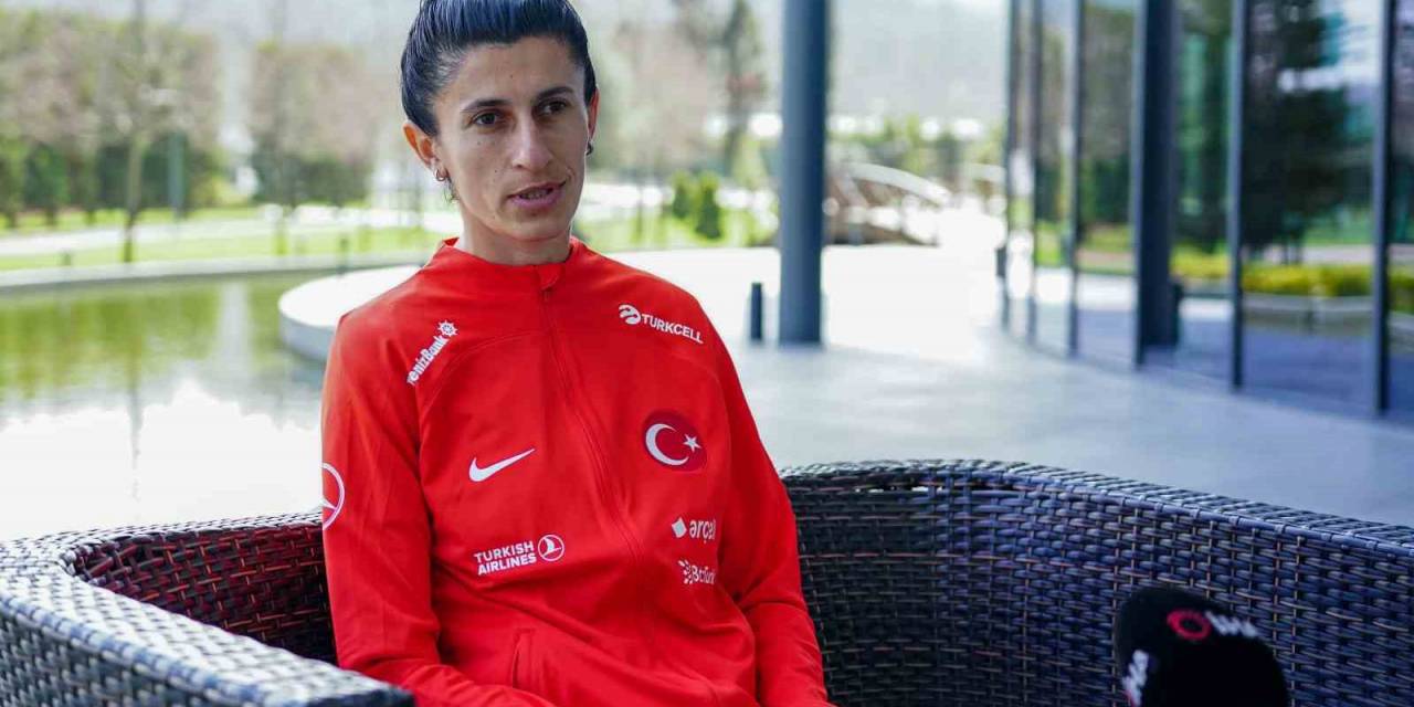 Yağmur Uraz: "hem Kupayı Kazanıp Hem De Gol Kraliçesi Olmak İstiyorum"