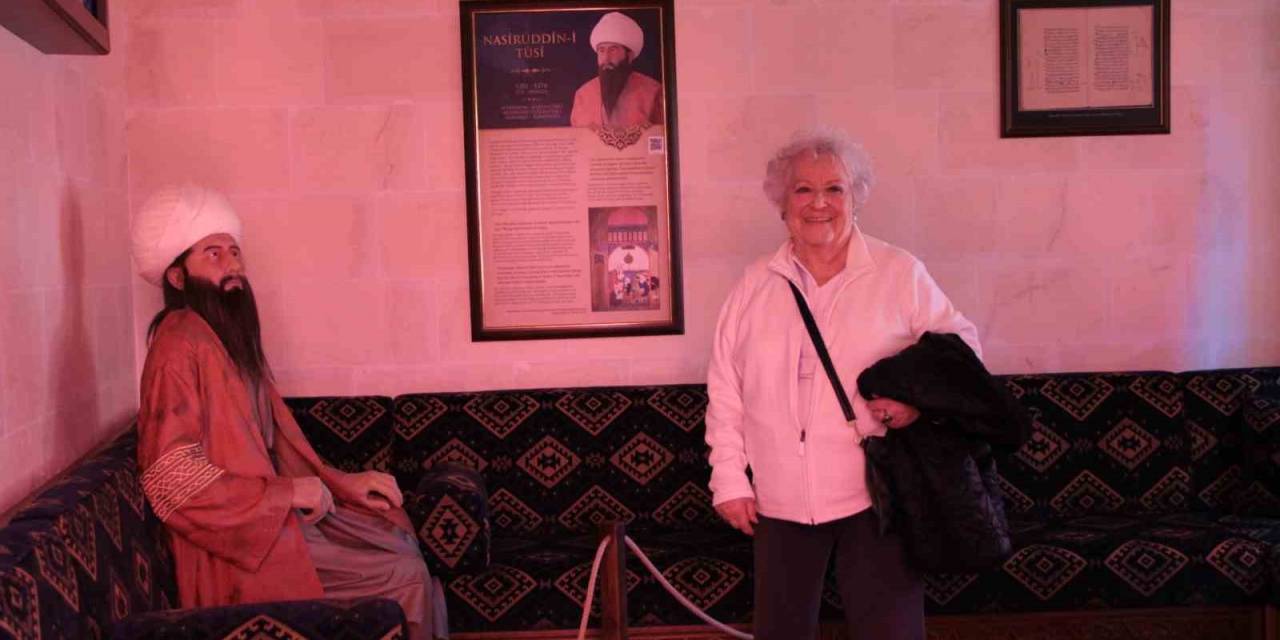 Ziyaretçiler Ecdadını Gezerek Öğreniyor