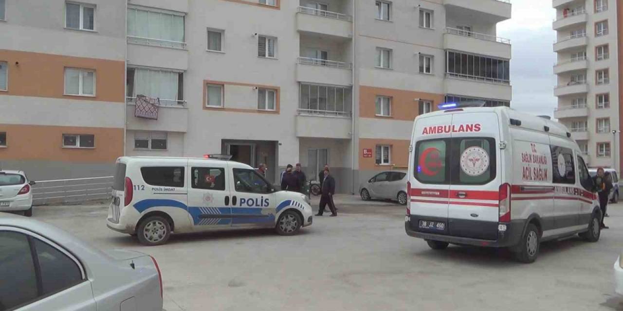 Yangında Küle Dönen Evde 3 Yaşındaki Bebek Yanarak Can Verdi