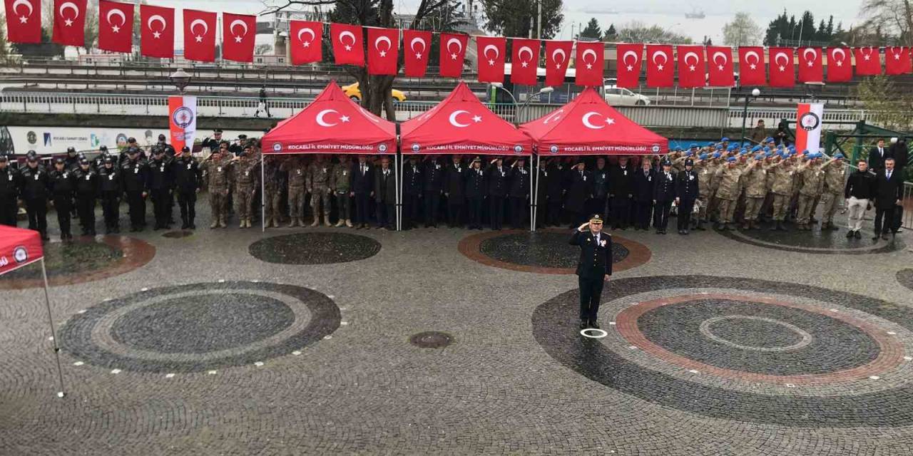 Yağmur Altında Polis Günü Kutlaması