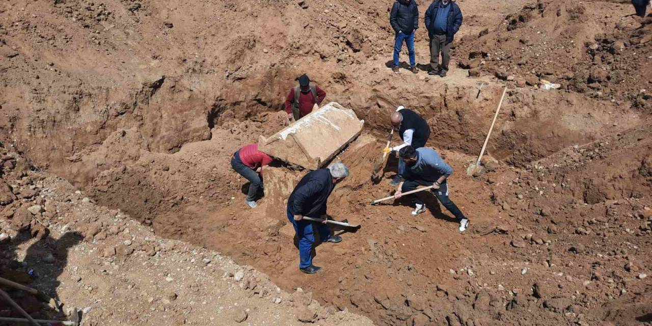 Afyonkarahisar’da Bulunan Roma Dönemine Ait Lahit Olayında ‘mit’ Yalanı