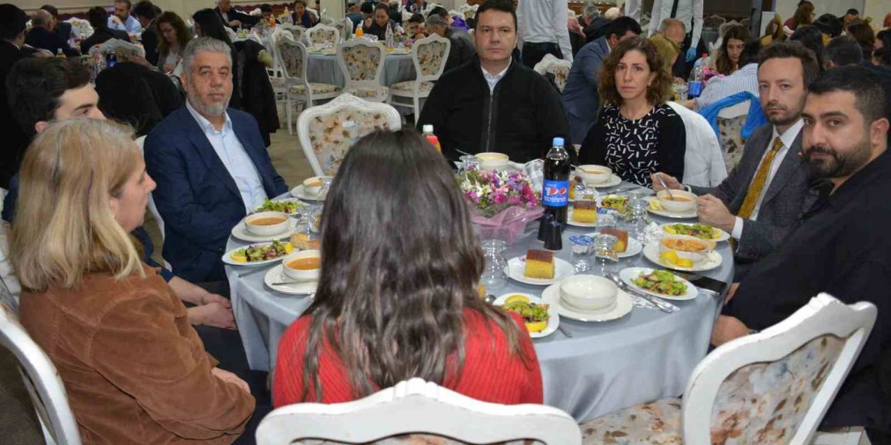 Depremzedeler İftar Programında Bir Araya Geldi