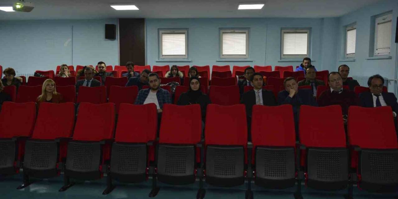 Kalite Komisyonu Üyelerine Değerlendirici Eğitimi Verildi