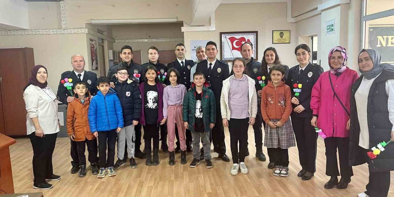Hisarcık’ta Minik Öğrenciler Polis Amcalarının Haftasını Kutladı