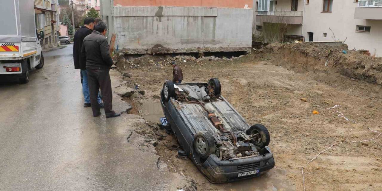 Manevra Yaparken Fark Edemeyip İnşaat Temeline Düştü