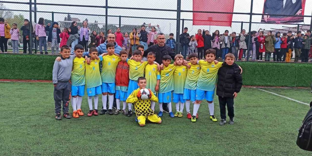 Sarıgöl’de İlkokullar Arası Futbol Turnuvasının Şampiyonu Tırazlar Oldu