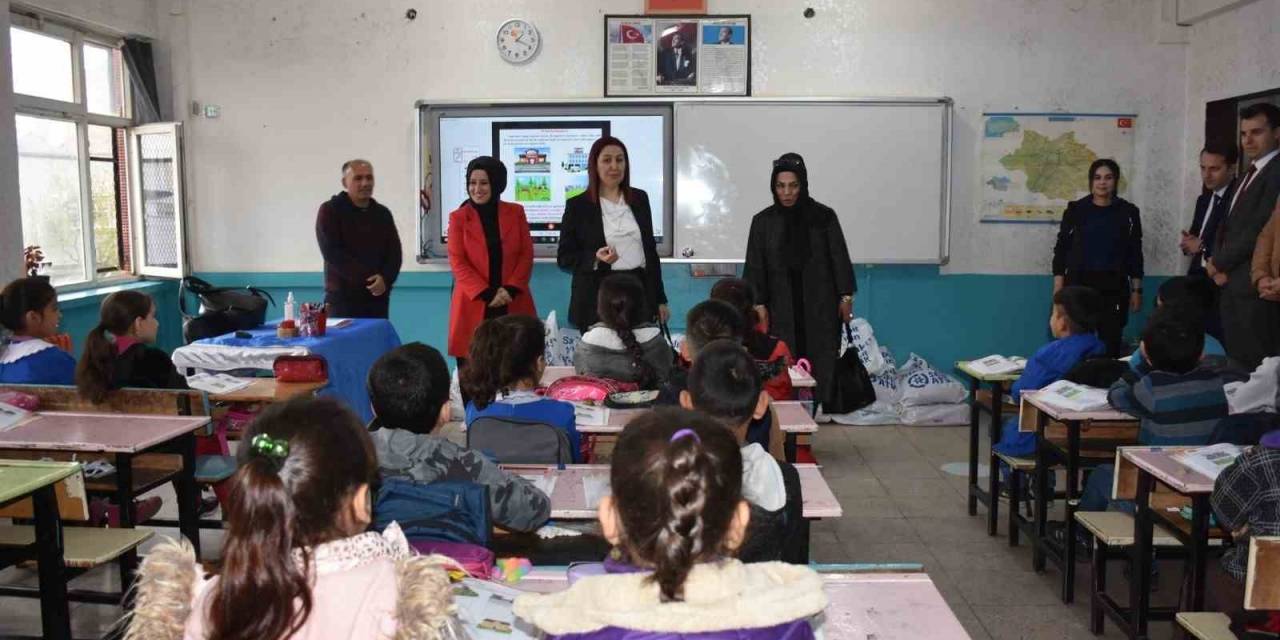 Siirt’te 2 Bin 62 Öğrenciye Giyim Yardımı Yapıldı