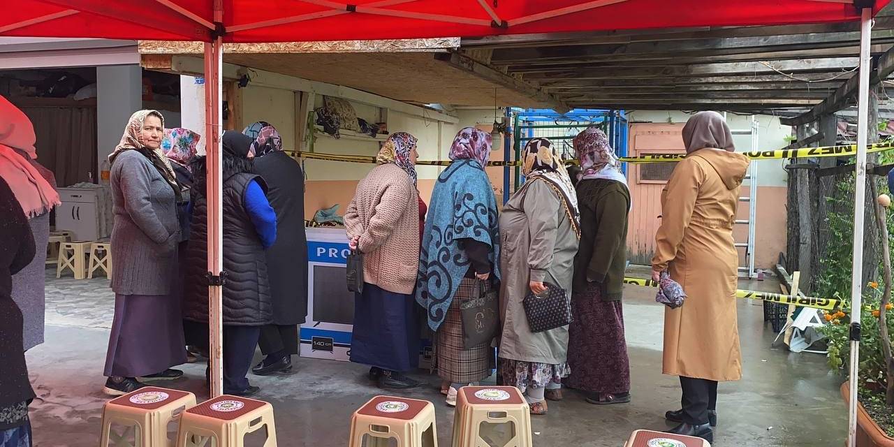 Beş Gün Önce Evlenen Yaşlı Çifti Asansör Kazası Ayırdı