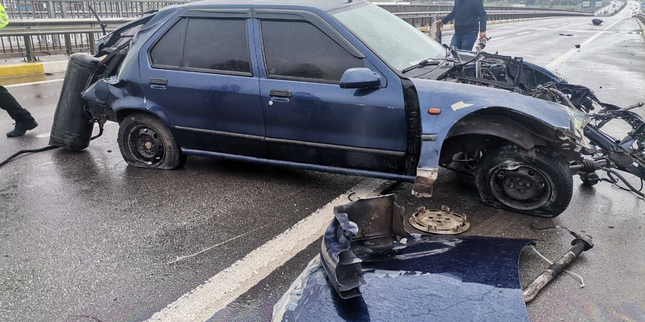 Bandırma’da Trafik Kazasında Aracın Motoru 25 Metre Uçtu
