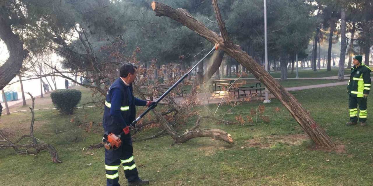 Şahinbey’de Parklarda Bakım, Onarım Ve Yenileme Çalışmaları Yapılıyor