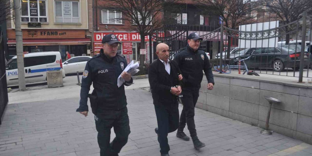Jandarma Aracı Ve Minibüse Çarpan Otobüsün Şoförü Adliyeyi Sevk Edildi