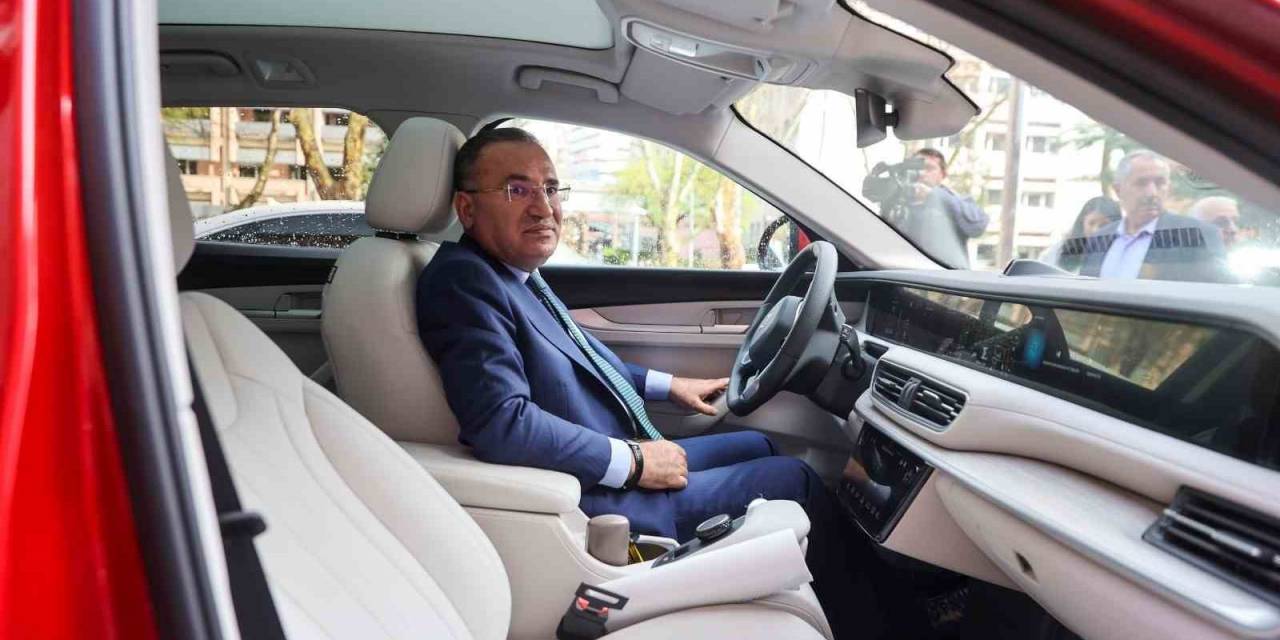 Bakan Bozdağ, Togg İle İlk Sürüşünü Gerçekleştirdi