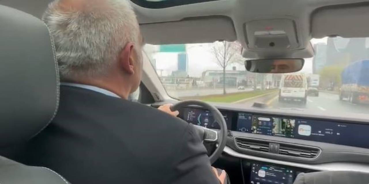Bakan Ersoy, Makam Aracı Togg’la Trafiğe Çıktı