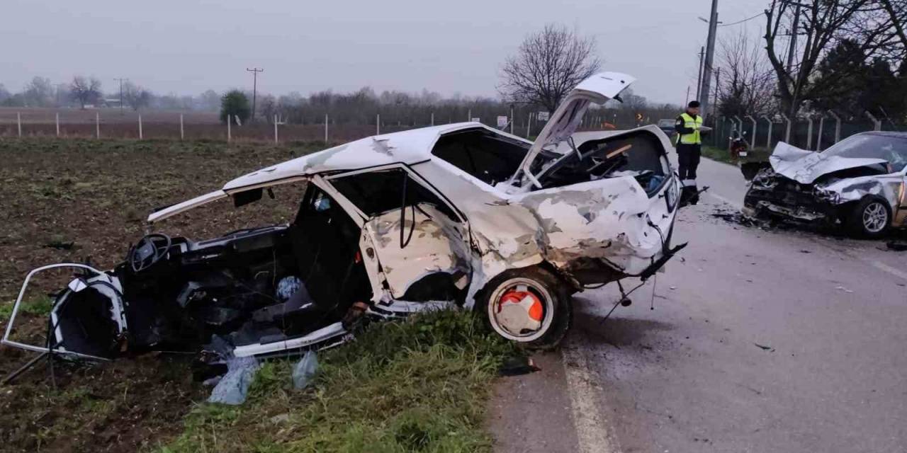 Bursa’da İki Otomobil Çarpıştı: 4 Yaralı