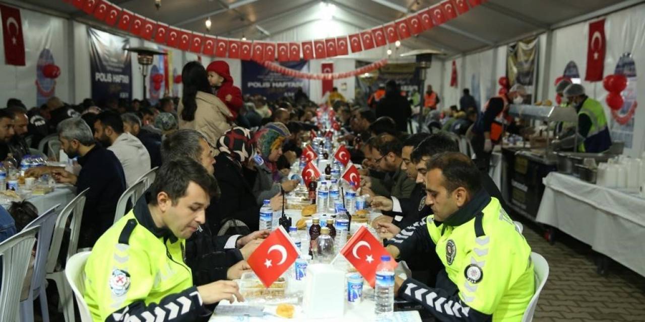 Deprem Bölgelerindeki Polisler İftar Sofrasında Buluştu