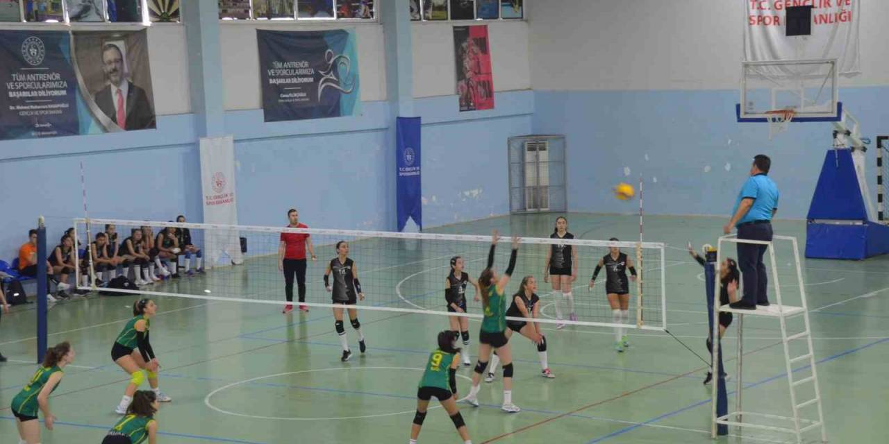 Didim’de Midi Kızlar Voleybol Müsabakalarında İlk İki Bellirlendi