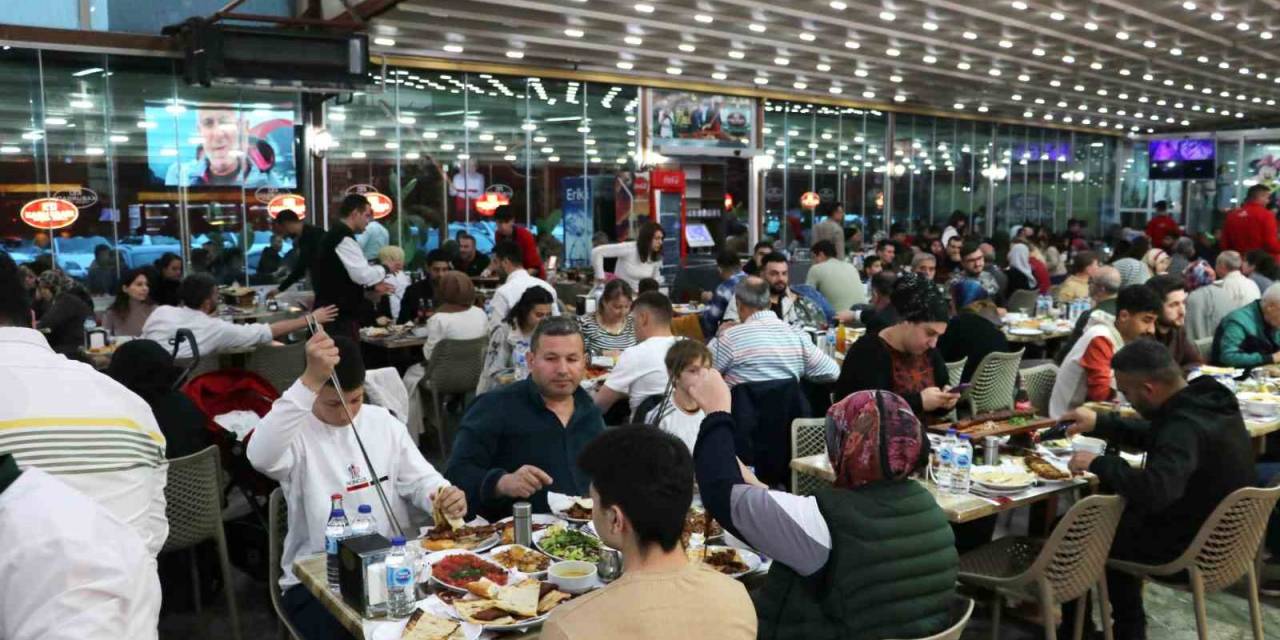 Ramazan Bereketi Esnafın Yüzünü Güldürüyor