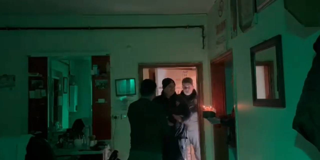 Kars’ta Polisi Kavga Var Diye Çağırıp Pasta Kestiler