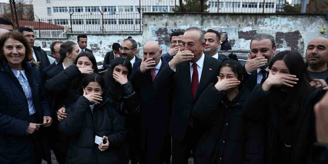 Bakan Çavuşoğlu’nun Katılımıyla Hem İftar Hem Gençlik Buluşması