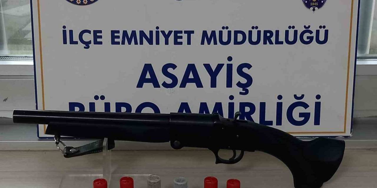 Düz Kontak Yaparak Çaldığı Otomobille Polise Yakalandı