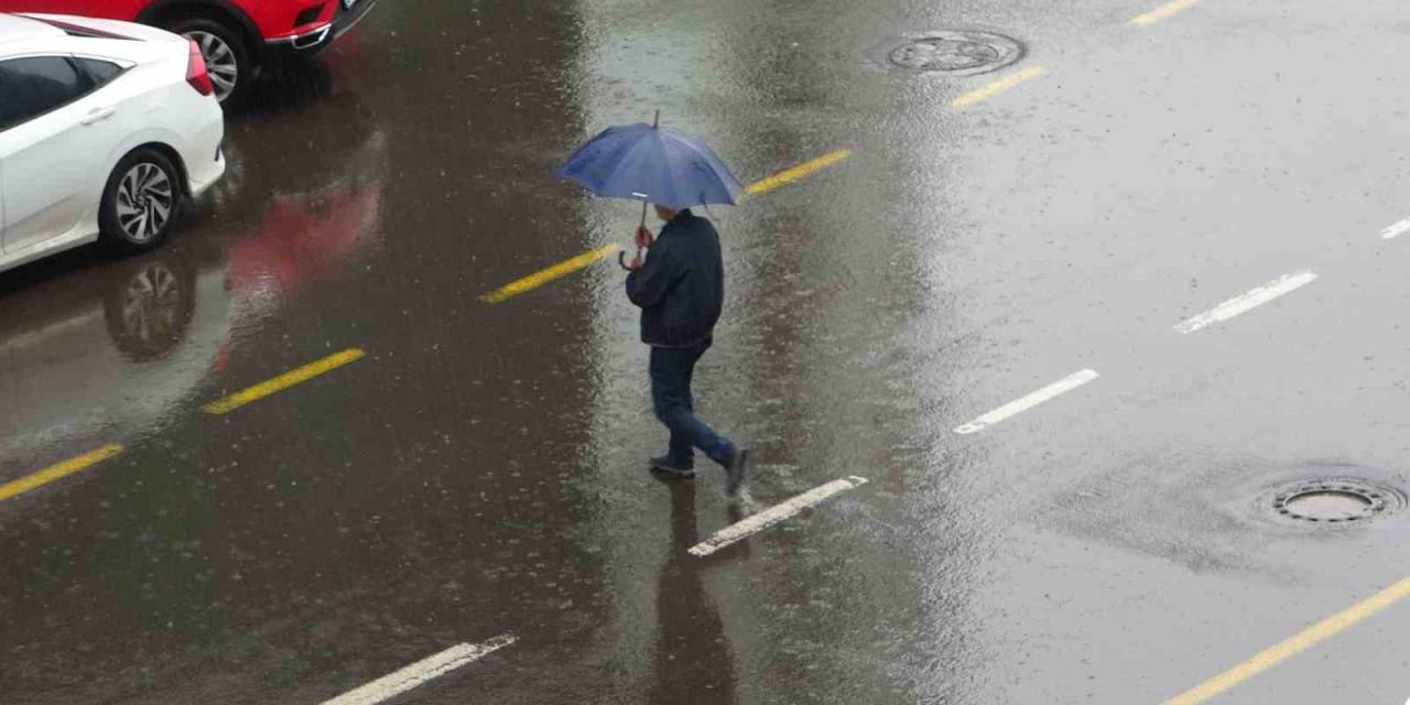 Diyarbakır’da Sağanak Yağış Başladı